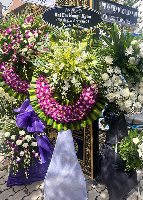 Vòng hoa viếng đám tang ở shop hoa Bình Chánh